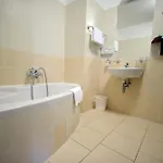 Camelot Club 3* Vác