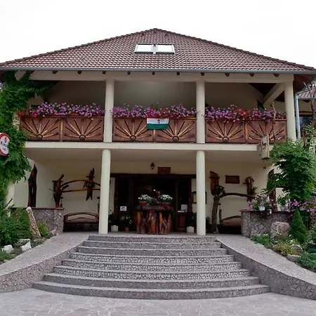 Camelot Club 3*