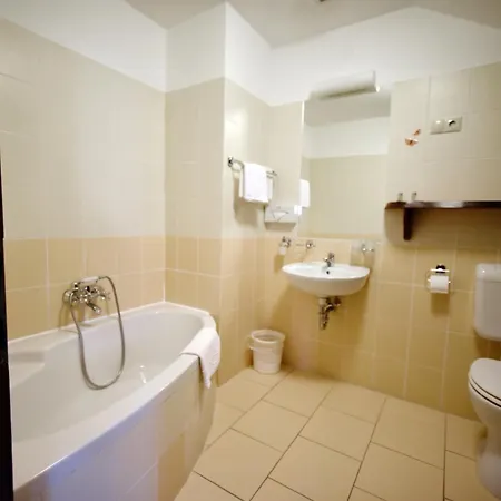 Camelot Club Hotel 3*
