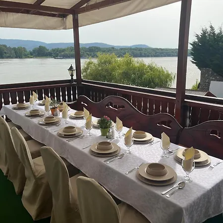 Camelot Club 3* Vác