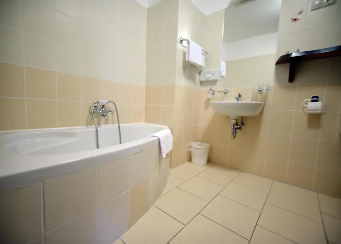 Camelot Club 3* Vác