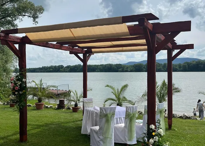 Camelot Club Hotel Vác