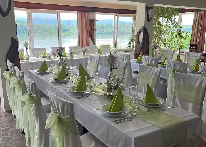 Camelot Club 3* Vác